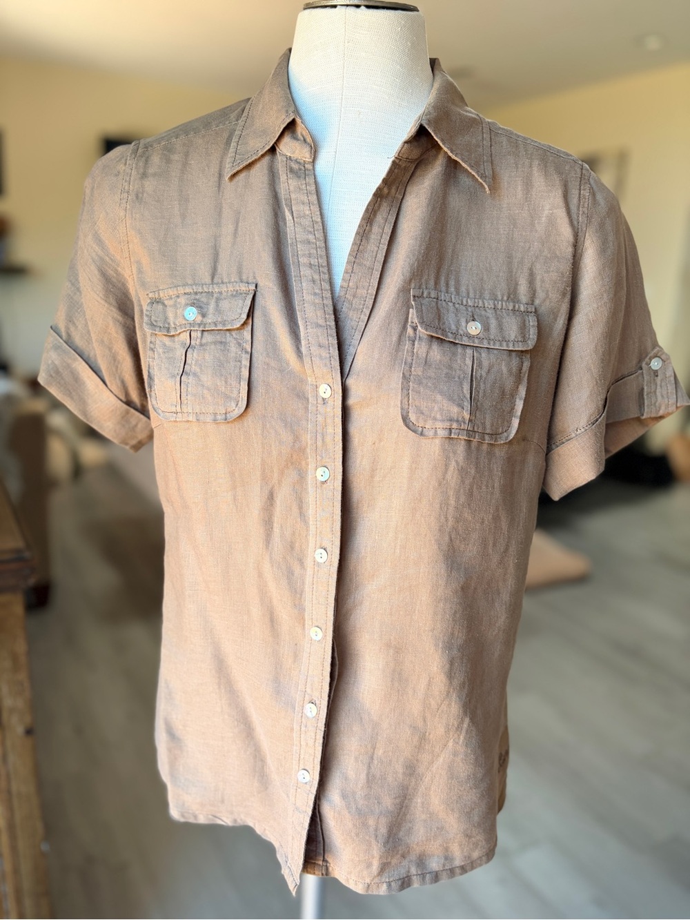 Signal Women's 100% Linen Short-Sleeve Button-Down Shirt in Taupe Brown. Size M